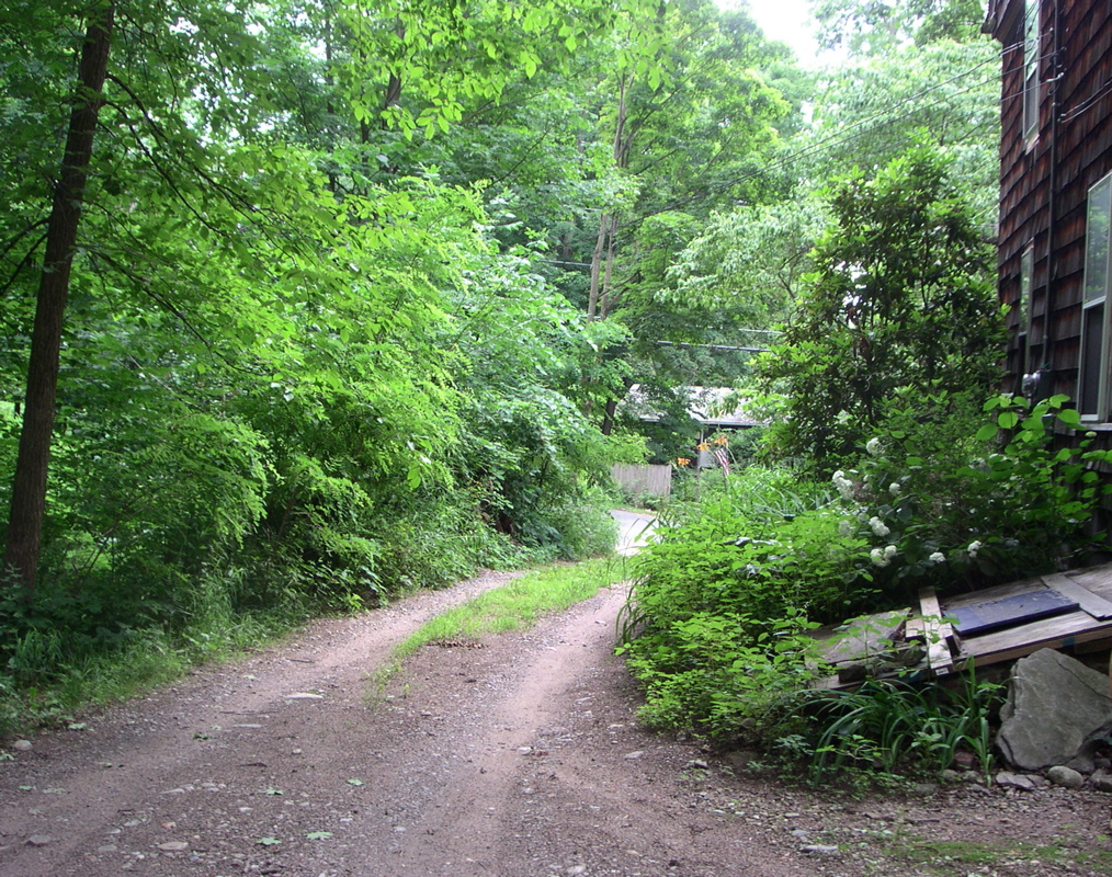 ...and entrance 1 to the driveway.